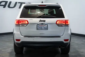 2017 Jeep Grand Cherokee Limited thumbnail