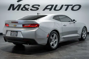 2016 Chevrolet Camaro 1LT thumbnail