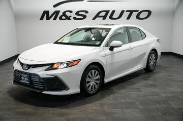 2022 Toyota Camry Hybrid LE thumbnail