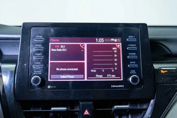 2021 Toyota Camry SE thumbnail