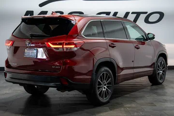 2018 Toyota Highlander SE thumbnail