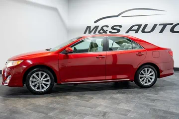 2013 Toyota Camry XLE thumbnail