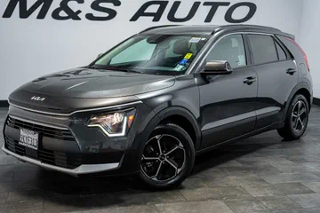 2024 Kia Niro EX thumbnail