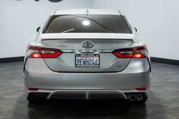 2021 Toyota Camry SE thumbnail
