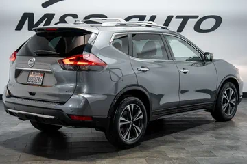 2019 Nissan Rogue SV thumbnail
