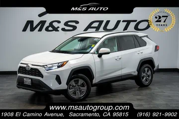 2024 Toyota RAV4 Hybrid LE thumbnail