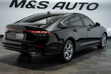 2024 Honda Accord LX thumbnail