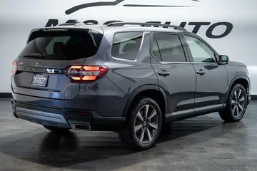 2024 Honda Pilot Touring thumbnail