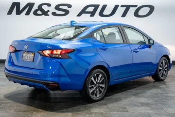 2021 Nissan Versa SV thumbnail
