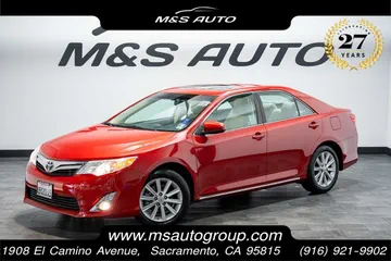 2013 Toyota Camry XLE thumbnail