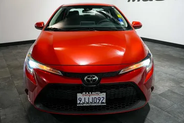 2021 Toyota Corolla LE thumbnail