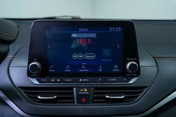 2021 Nissan Altima 2.5 SR thumbnail