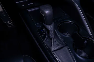 2020 Toyota Camry SE thumbnail