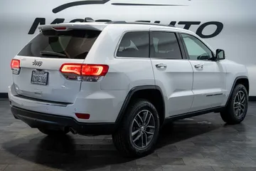2017 Jeep Grand Cherokee Limited thumbnail