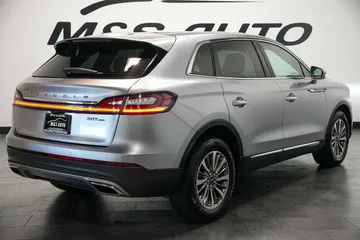 2020 Lincoln Nautilus Reserve thumbnail