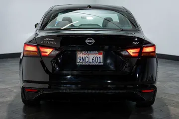 2023 Nissan Altima 2.5 SV thumbnail