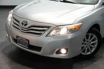 2011 Toyota Camry XLE thumbnail