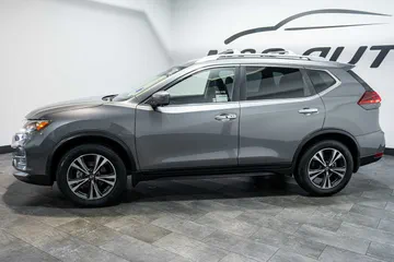 2019 Nissan Rogue SV thumbnail