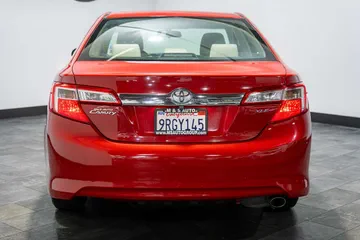 2013 Toyota Camry XLE thumbnail