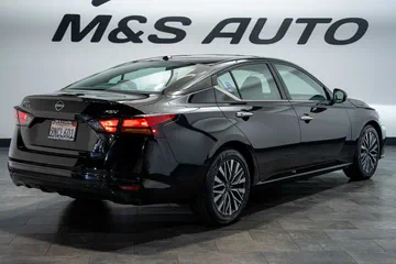 2023 Nissan Altima 2.5 SV thumbnail