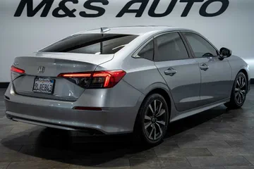 2022 Honda Civic EX thumbnail