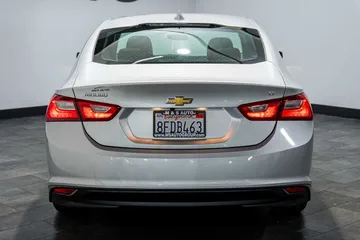 2018 Chevrolet Malibu LT thumbnail