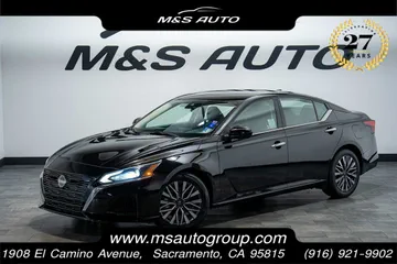 2023 Nissan Altima 2.5 SV thumbnail