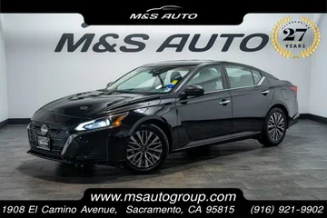 2025 Nissan Altima SV thumbnail