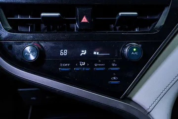 2021 Toyota Camry SE thumbnail