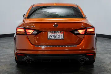 2021 Nissan Altima 2.5 SR thumbnail