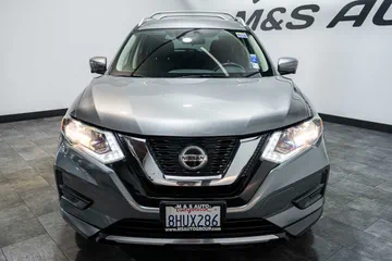 2019 Nissan Rogue SV thumbnail