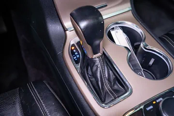 2017 Jeep Grand Cherokee Limited thumbnail