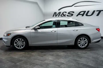 2018 Chevrolet Malibu LT thumbnail