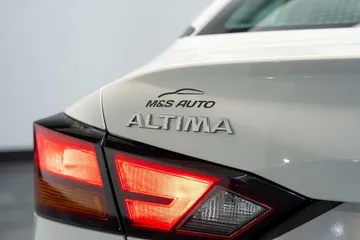 2021 Nissan Altima 2.5 SR thumbnail