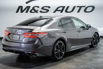 2018 Toyota Camry XLE V6 thumbnail