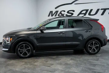 2024 Kia Niro EX thumbnail