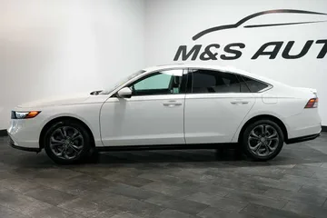 2023 Honda Accord EX thumbnail