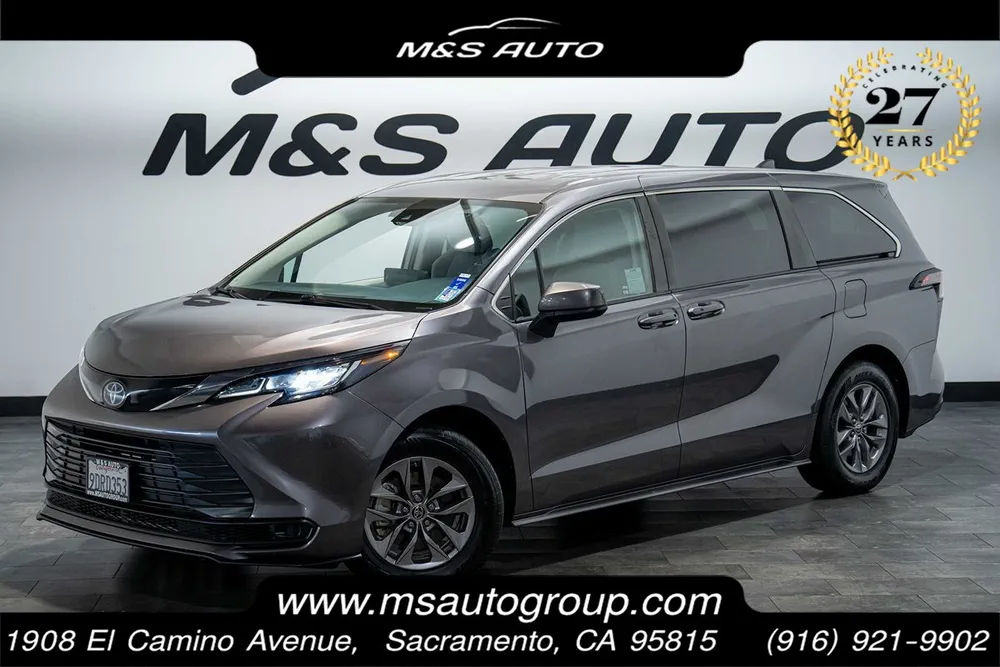 2023 Toyota Sienna LE