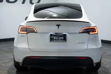 2023 Tesla Model Y Long Range RWD thumbnail