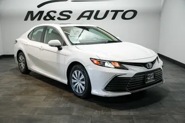 2022 Toyota Camry Hybrid LE thumbnail