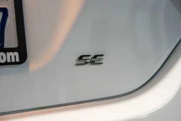 2019 Toyota Corolla SE thumbnail