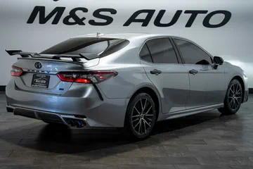 2023 Toyota Camry SE thumbnail