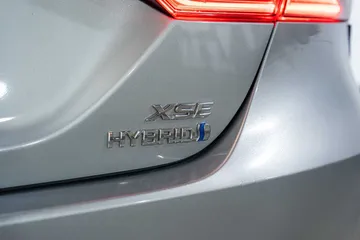 2021 Toyota Camry Hybrid XSE thumbnail