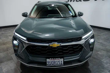 2025 Chevrolet Trax LT thumbnail