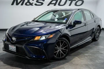 2022 Toyota Camry SE thumbnail