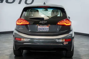 2019 Chevrolet Bolt EV LT thumbnail