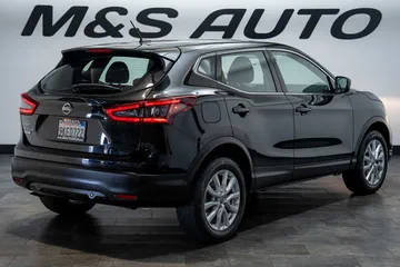 2022 Nissan Rogue S thumbnail