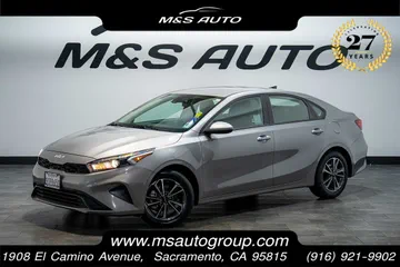2023 Kia Forte LXS thumbnail