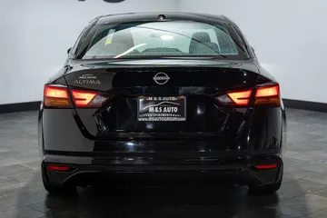 2025 Nissan Altima SV thumbnail