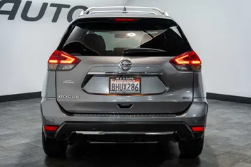 2019 Nissan Rogue SV thumbnail